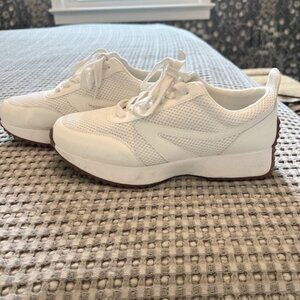 DV Dolce Vita Women's Bynx Sneaker